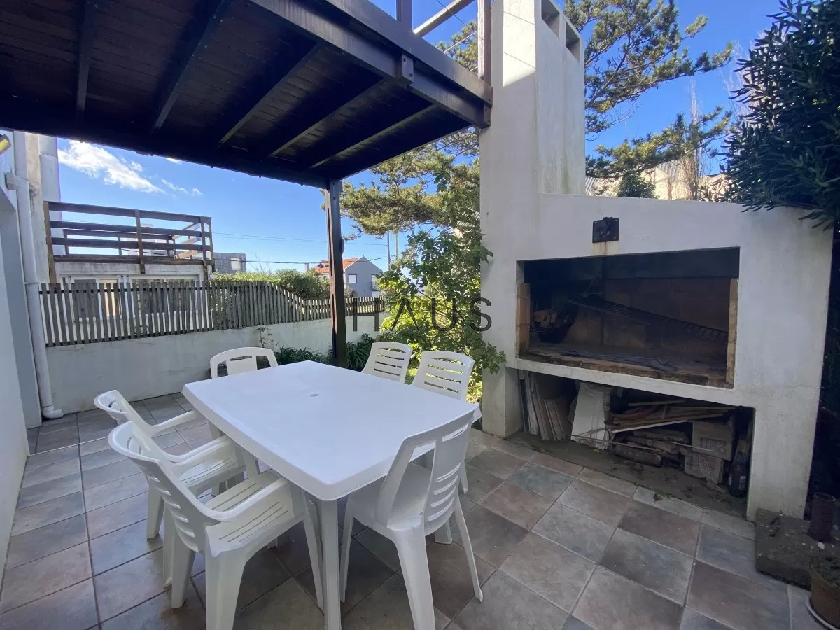 Casa ID.7 - Cómodos ambientes, propiedad ideal para vacacionar.