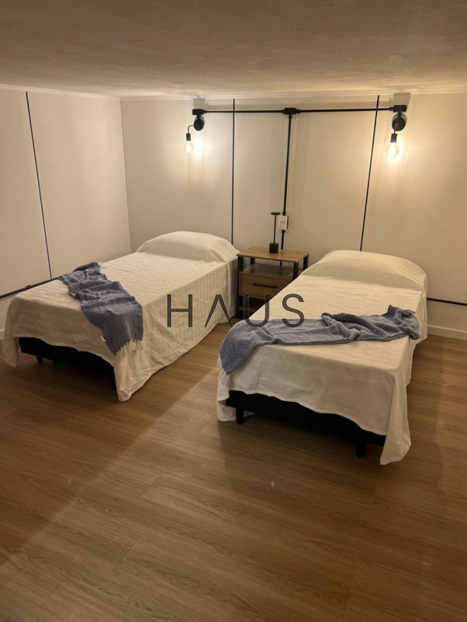 Casa ID.240 - Vacaciones perfectas en Playa Mansa: Casa moderna para 8 personas