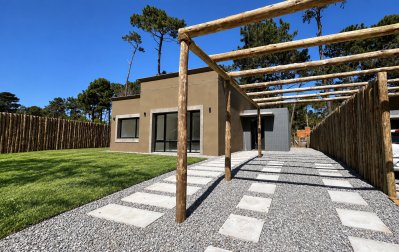CASA EN VENTA EN CONSTRUCCIÓN DENTRO DE PARQUE BURNETT PUNTA DEL ESTE