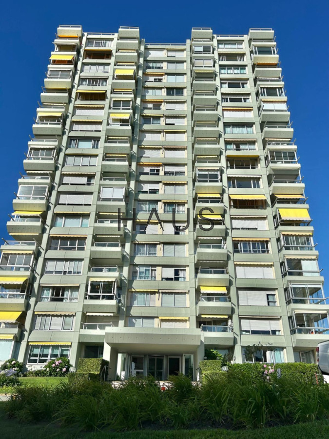 Apartamento ID.349 - Excelente apartamento en primera linea de Playa Mansa