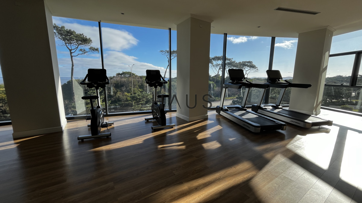 Apartamento ID.384 - Moderno 2 Dorm + Terraza en Paramount Tower - Playa Mansa, Punta del Este