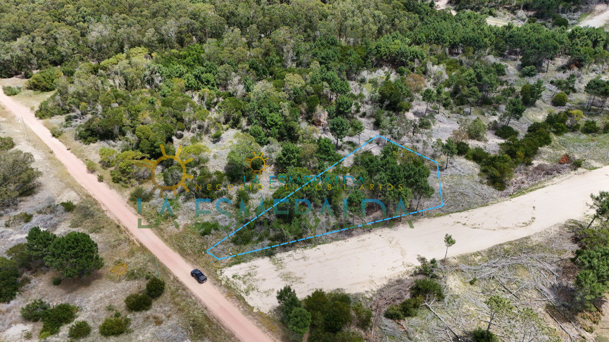 Terreno ID.12 - Terreno esquinero único a 2 cuadras de la playa