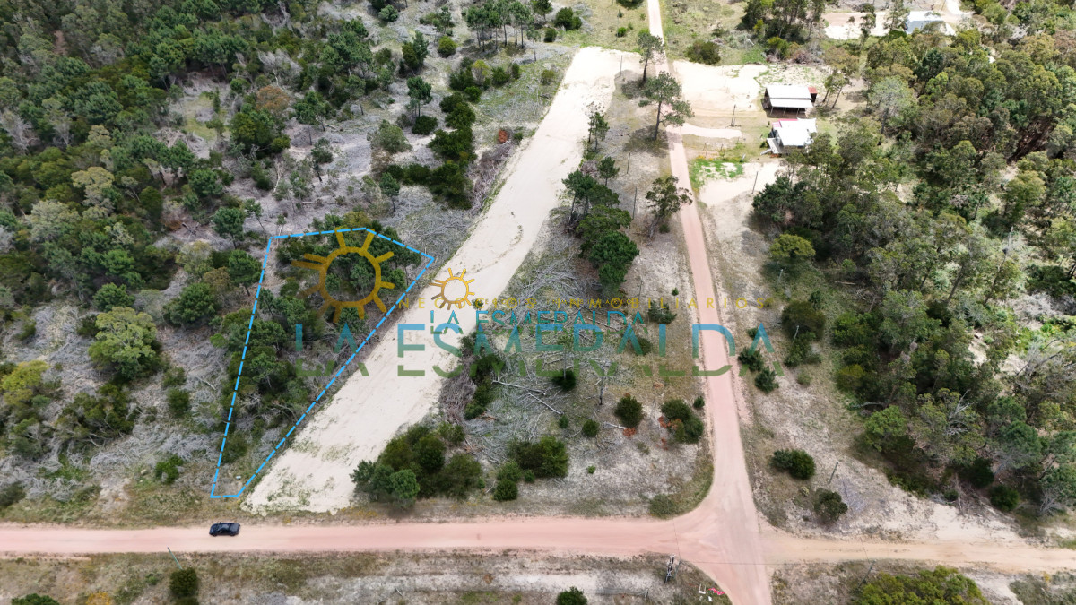 Terreno ID.12 - Terreno esquinero único a 2 cuadras de la playa