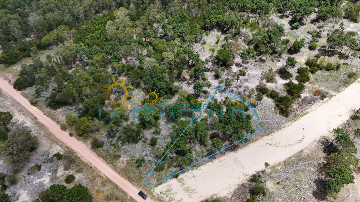 Terreno ID.12 - Terreno esquinero único a 2 cuadras de la playa