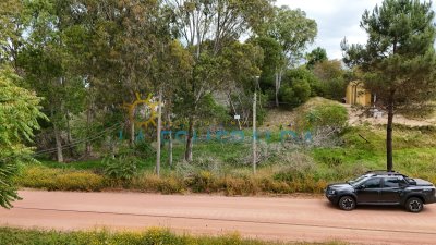 2 terrenos linderos sobre la principal a 2 cuadras de la playa