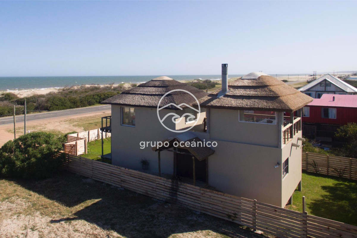 Casa ID.70 - Casa en la Juanita frente al mar!!
