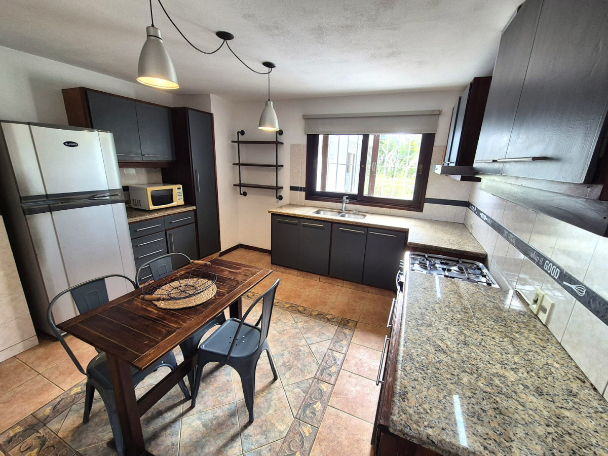 Casa ID.426 - Alquiler Anual en San Rafael 3 dormitorios mas dependencia ! 