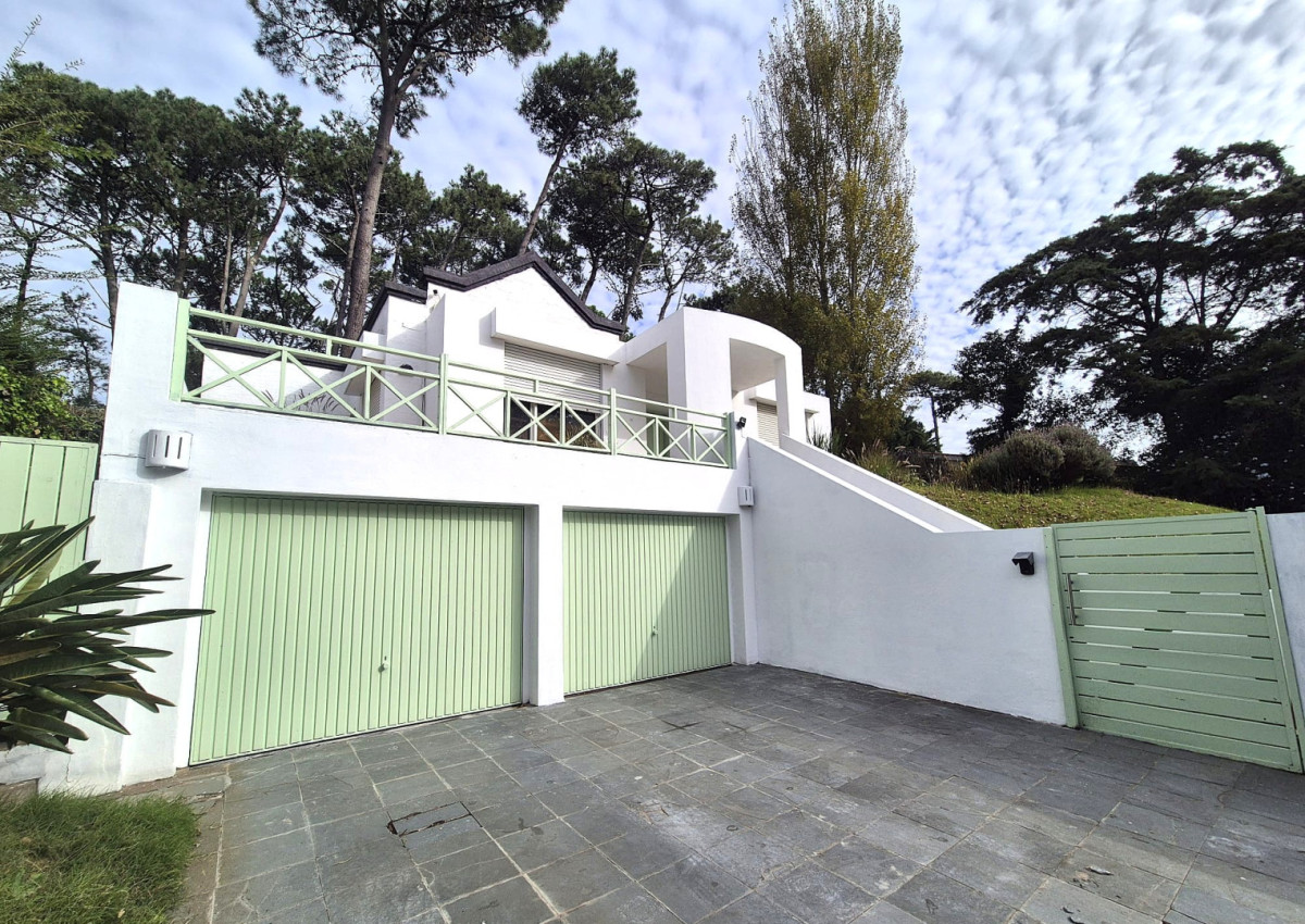 Casa ID.426 - Alquiler Anual en San Rafael 3 dormitorios mas dependencia ! 