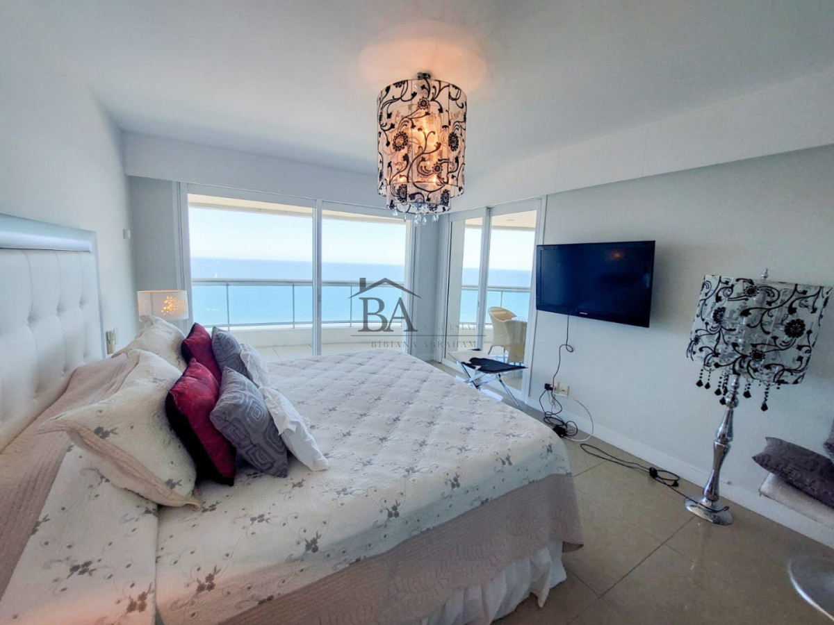 Apartamento ID.42 - Alquiler de Temporada 3 dormitorios en suite con vista al Mar en Torre Aquarela Playa Mansa  