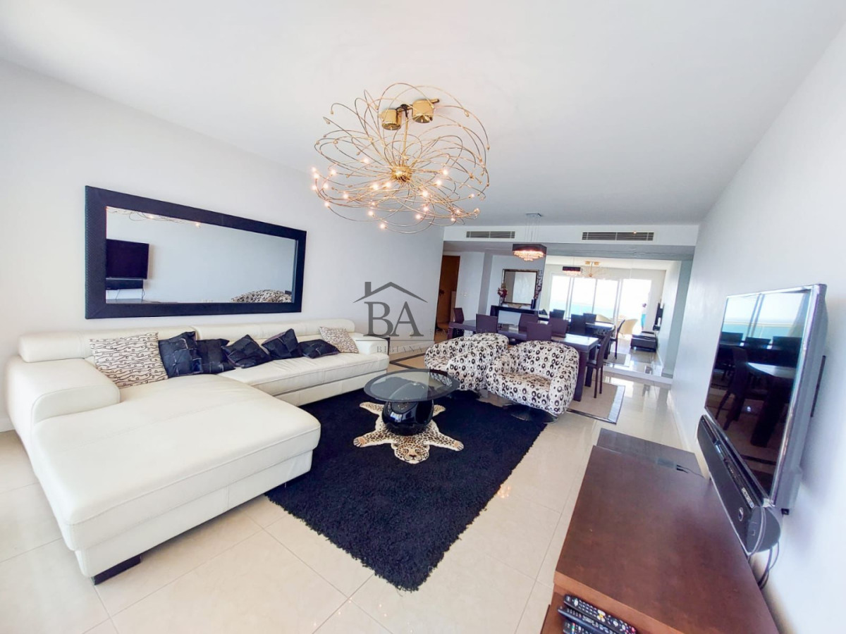 Apartamento ID.42 - Alquiler de Temporada 3 dormitorios en suite con vista al Mar en Torre Aquarela Playa Mansa  