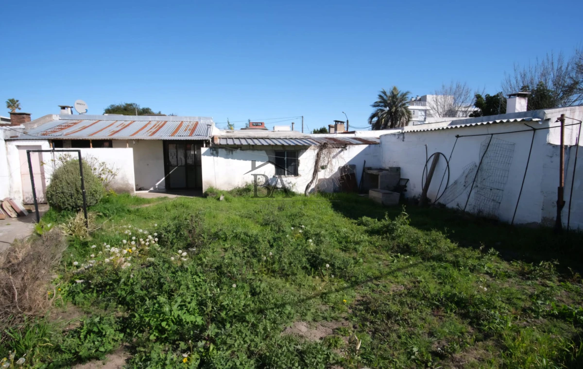 Casa ID.6 - Casa en Venta en Maldonado ! Terreno apto para PB+2 PA