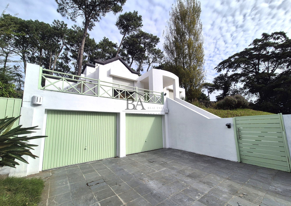 Casa ID.116 - Alquiler Anual en San Rafael 3 dormitorios mas dependencia ! 