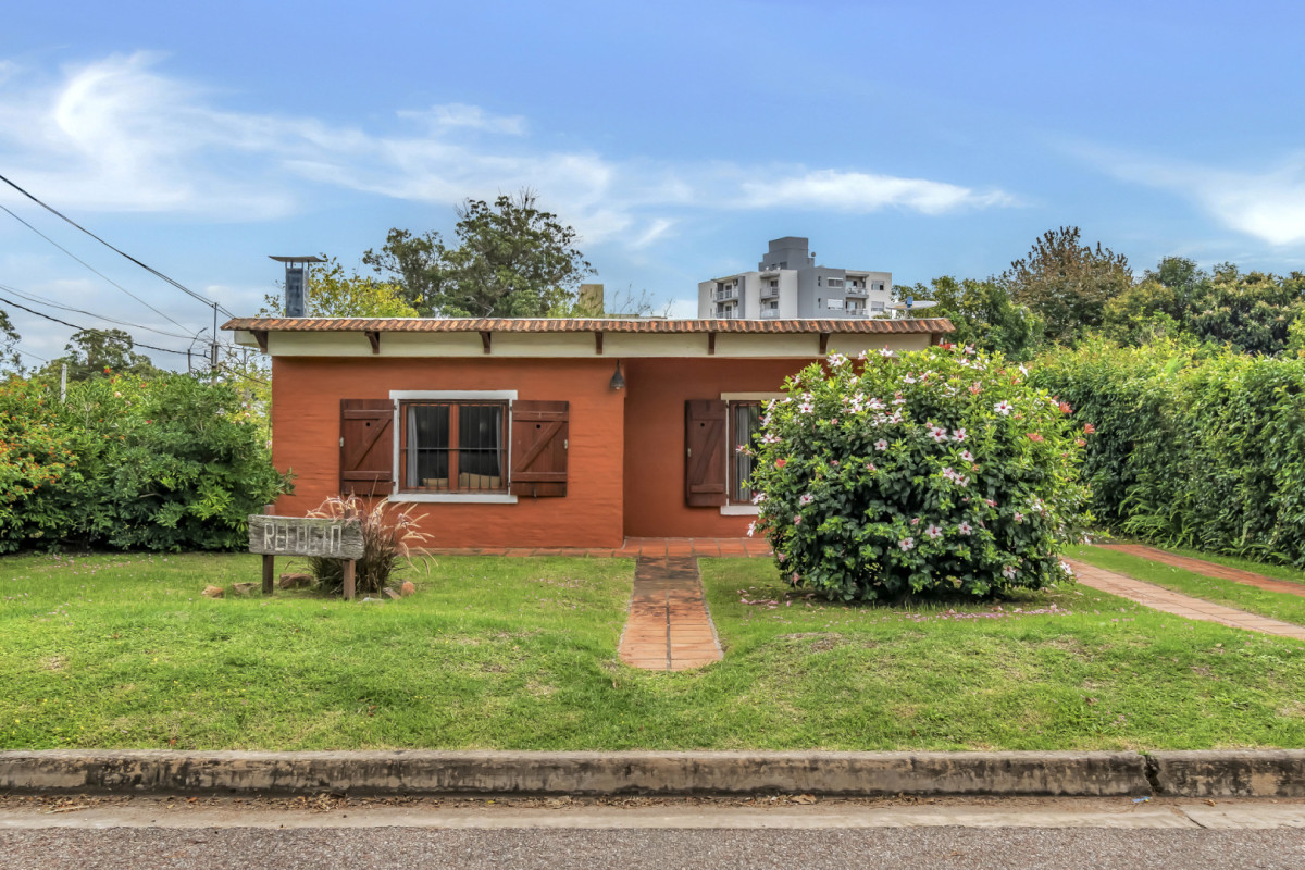 Casa en Venta en Maldonado ! Parada 19 Playa Mansa a 700 mts del Mar 