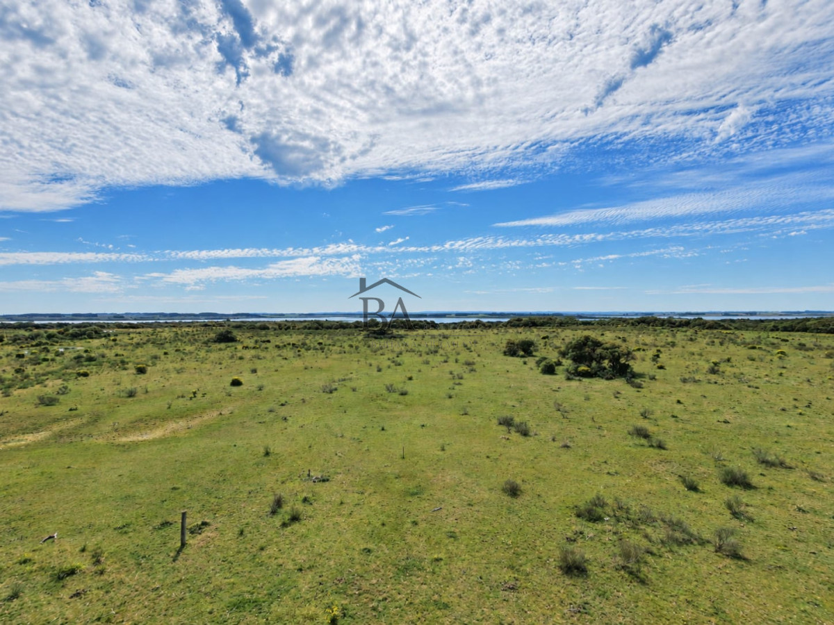 Campo Ref.184 - Campo en Venta 43H con Costa a la Laguna Garzón 