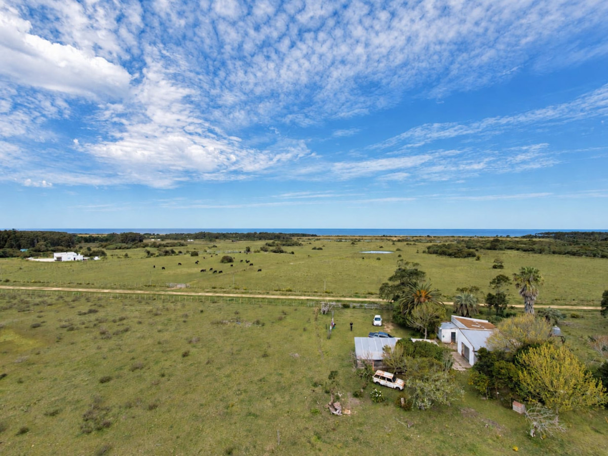 Campo en Venta 43H con Costa a la Laguna Garzón 
