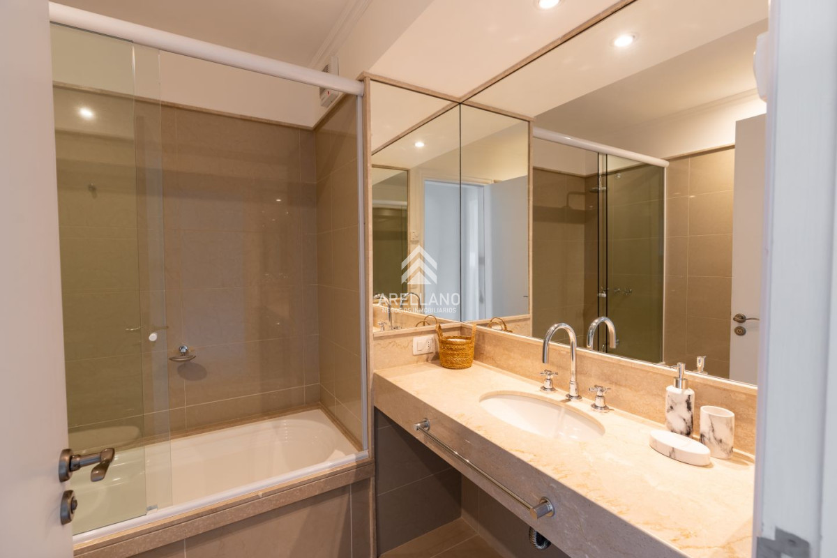 Apartamento ID.5667 - Venta Apartamento Playa Mansa 4 ambientes
