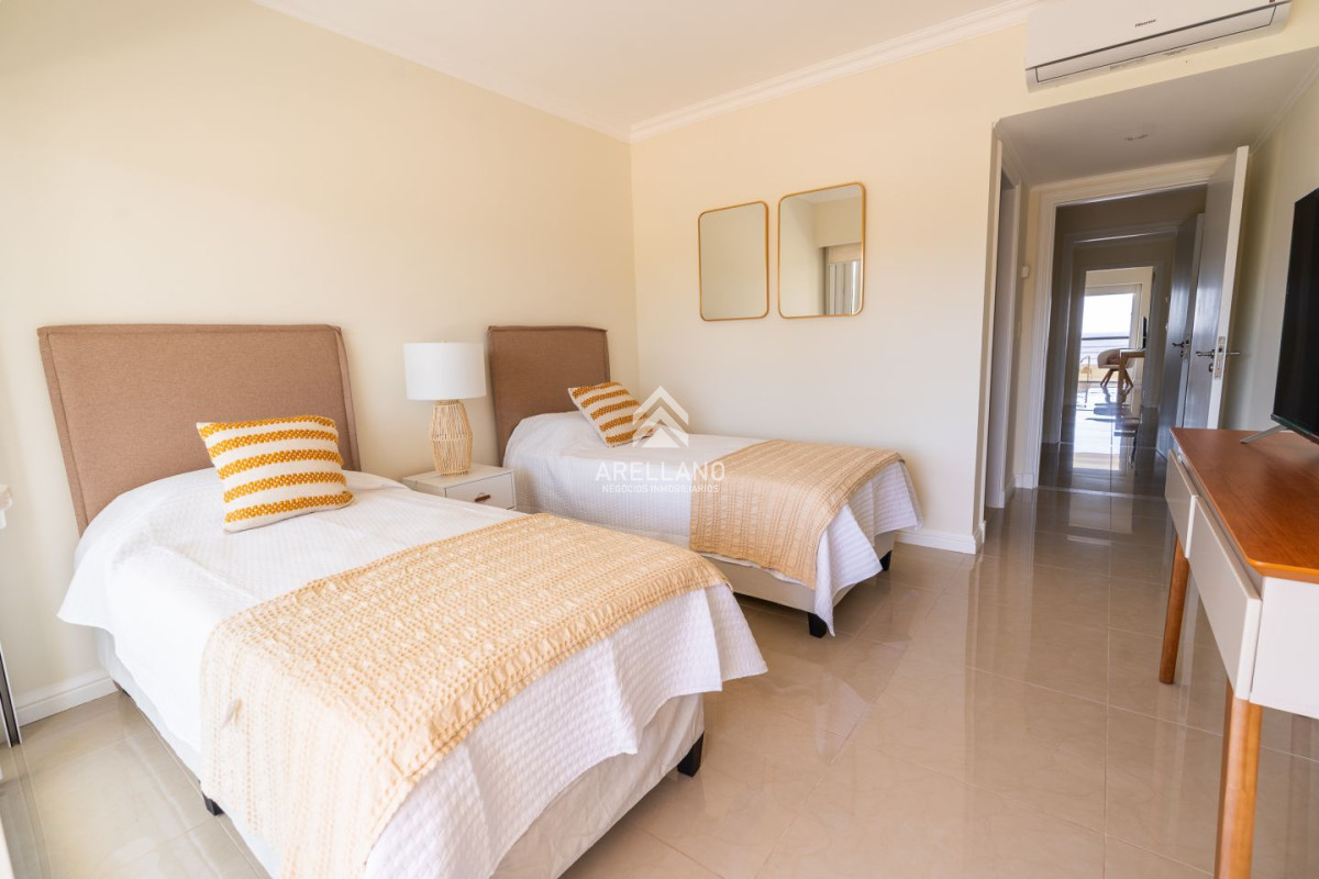 Apartamento ID.5667 - Venta Apartamento Playa Mansa 4 ambientes