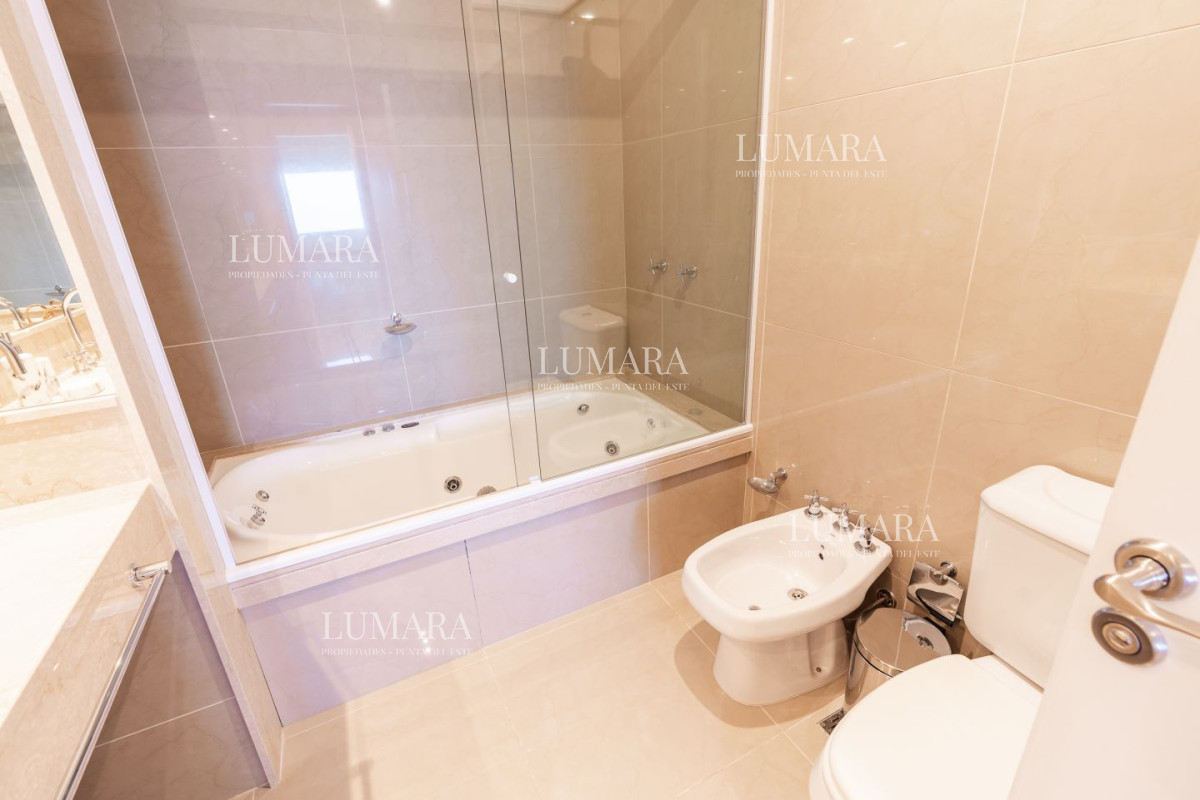 Apartamento ID.2686 - Apartamento en venta Playa Mansa 4 ambientes