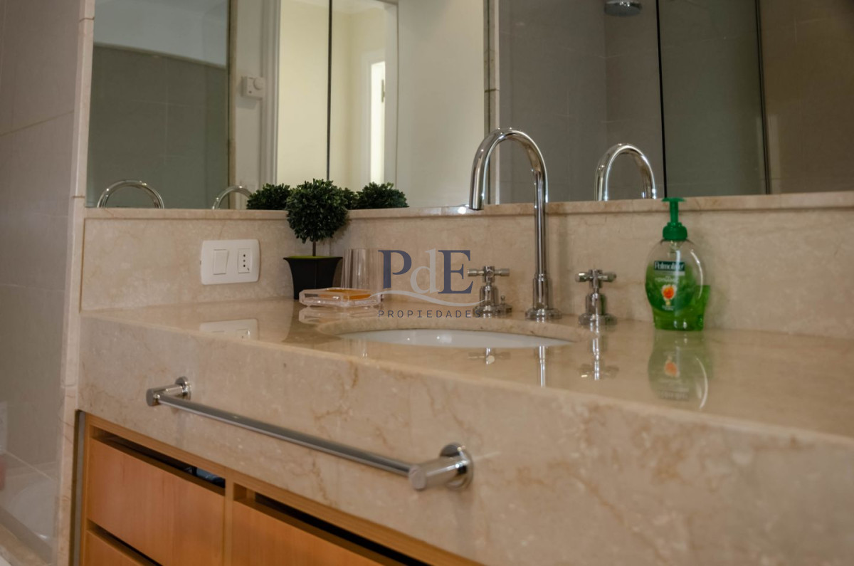 Apartamento en venta Playa Mansa 2 dormitorios frente al Mar. - Imagen 12