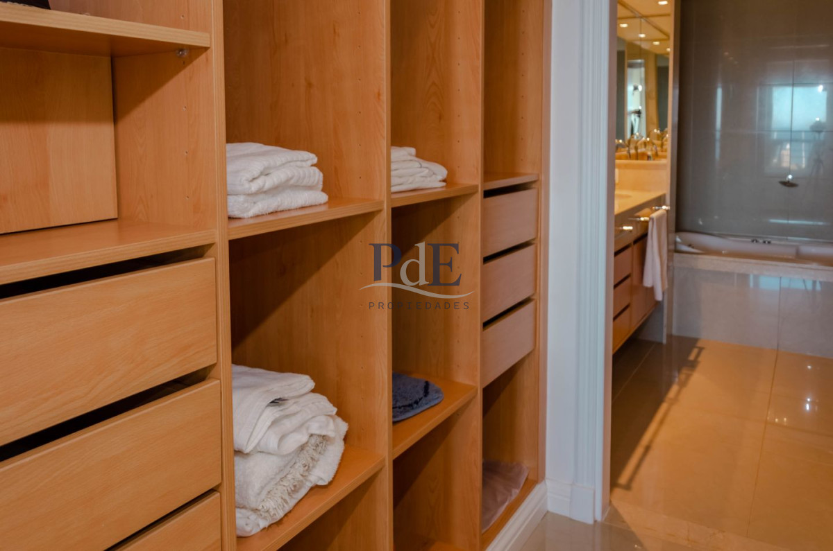 Apartamento en venta Playa Mansa 2 dormitorios frente al Mar. - Imagen 16