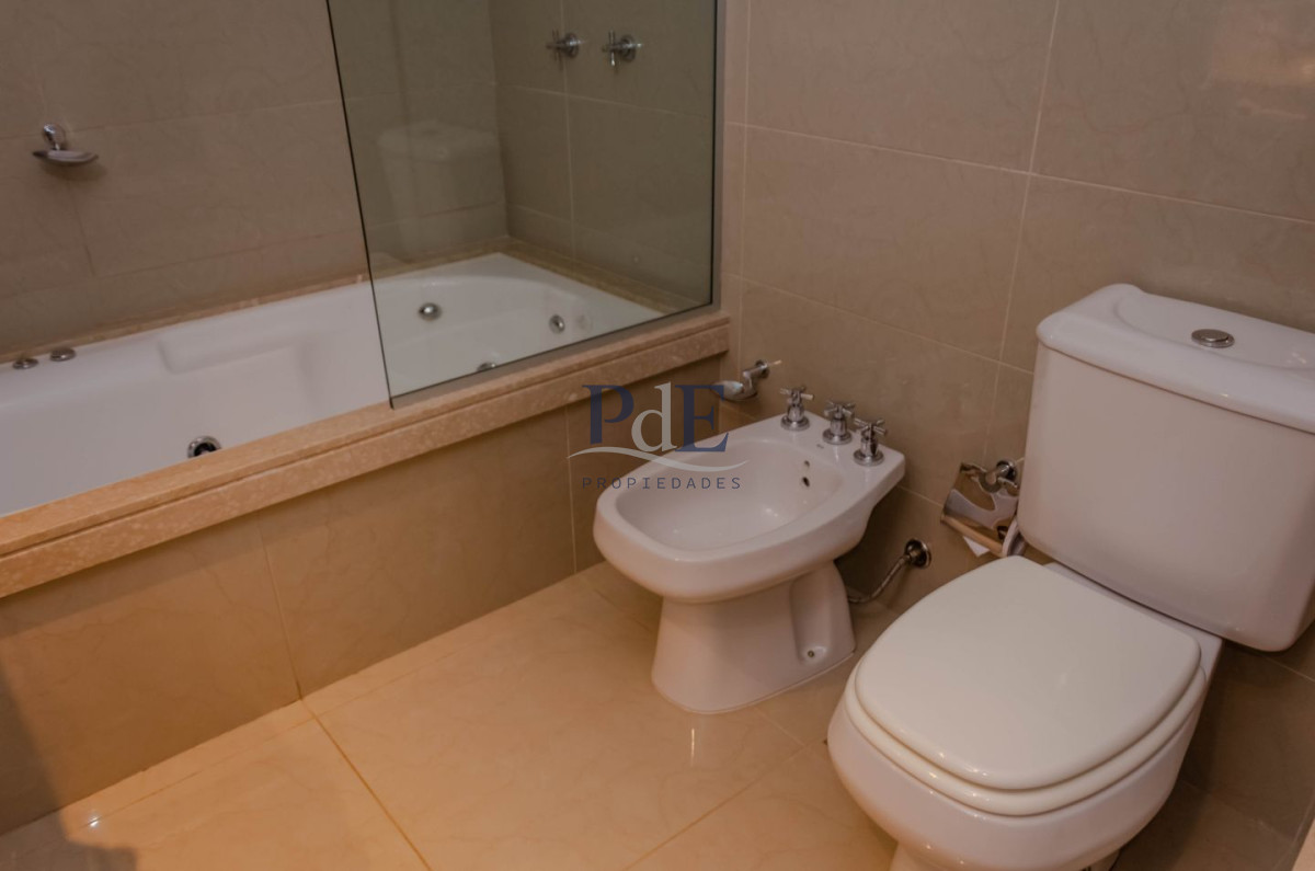 Apartamento en venta Playa Mansa 2 dormitorios frente al Mar. - Imagen 18