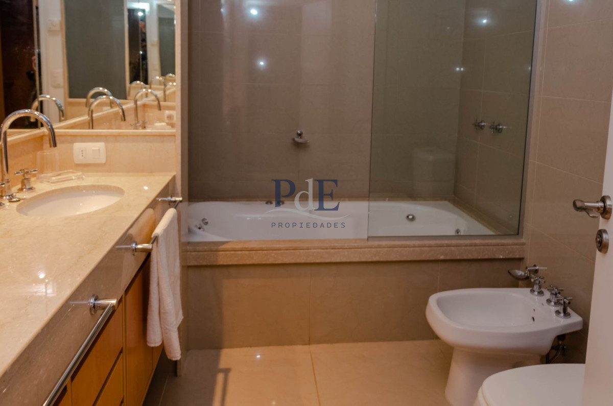 Apartamento en venta Playa Mansa 2 dormitorios frente al Mar. - Imagen 19