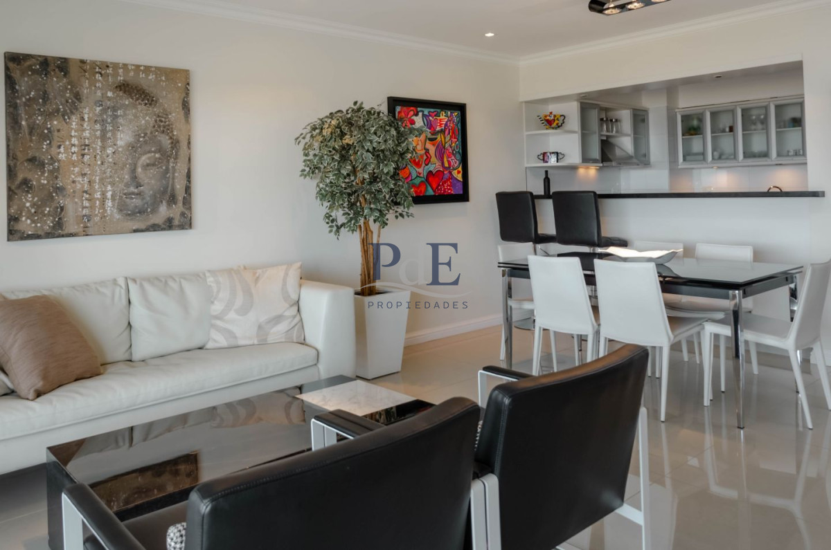 Apartamento en venta Playa Mansa 2 dormitorios frente al Mar. - Imagen 2