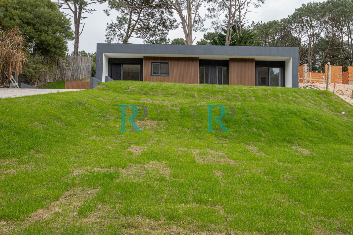 Casa ID.2823 - Casa a estrenar en venta,  3 Dormitorios - Club del Lago, Punta ballena - Punta del Este 