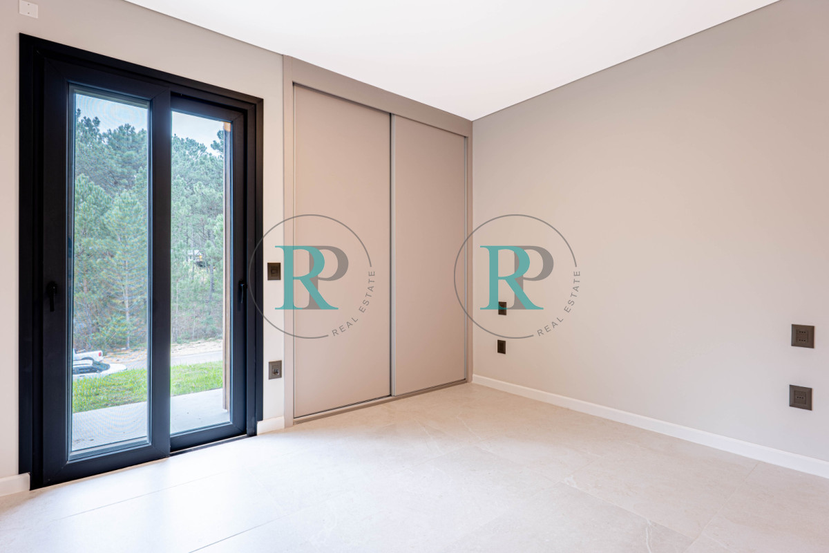 Casa ID.2823 - Casa a estrenar en venta,  3 Dormitorios - Club del Lago, Punta ballena - Punta del Este 