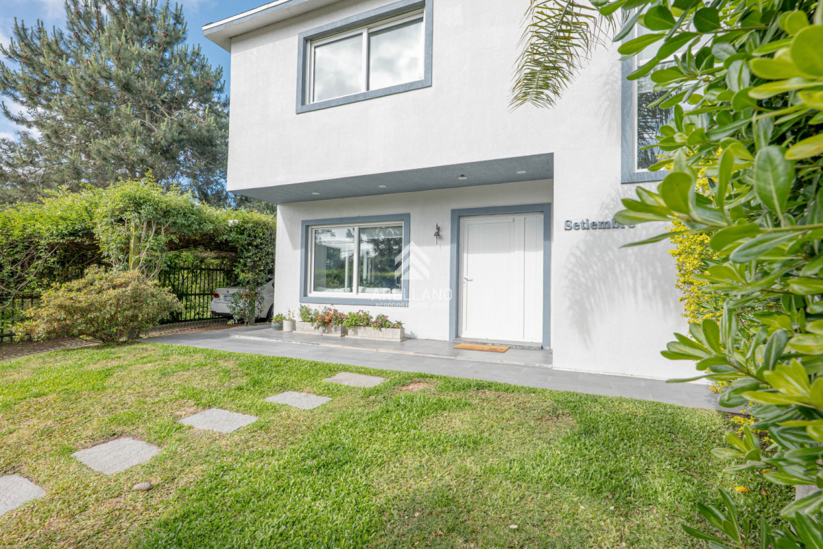 Casa ID.6080 - Venta Casa 3 Dormitorios  - Punta Del Este - Jardínes de Cordoba 