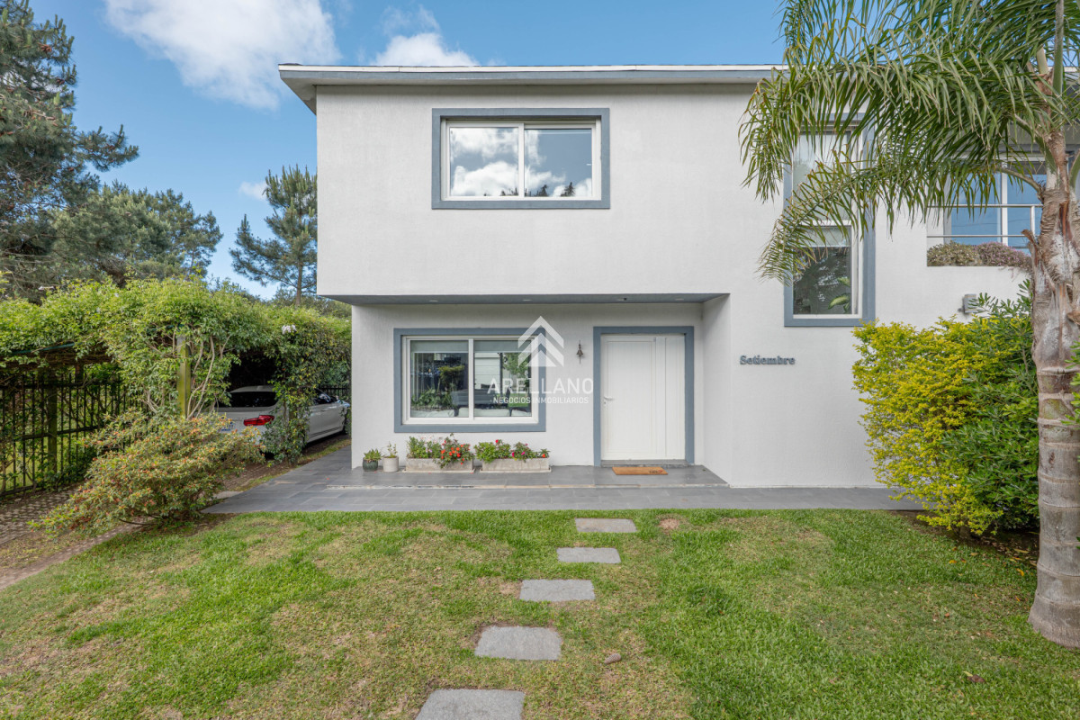 Casa ID.6080 - Venta Casa 3 Dormitorios  - Punta Del Este - Jardínes de Cordoba 