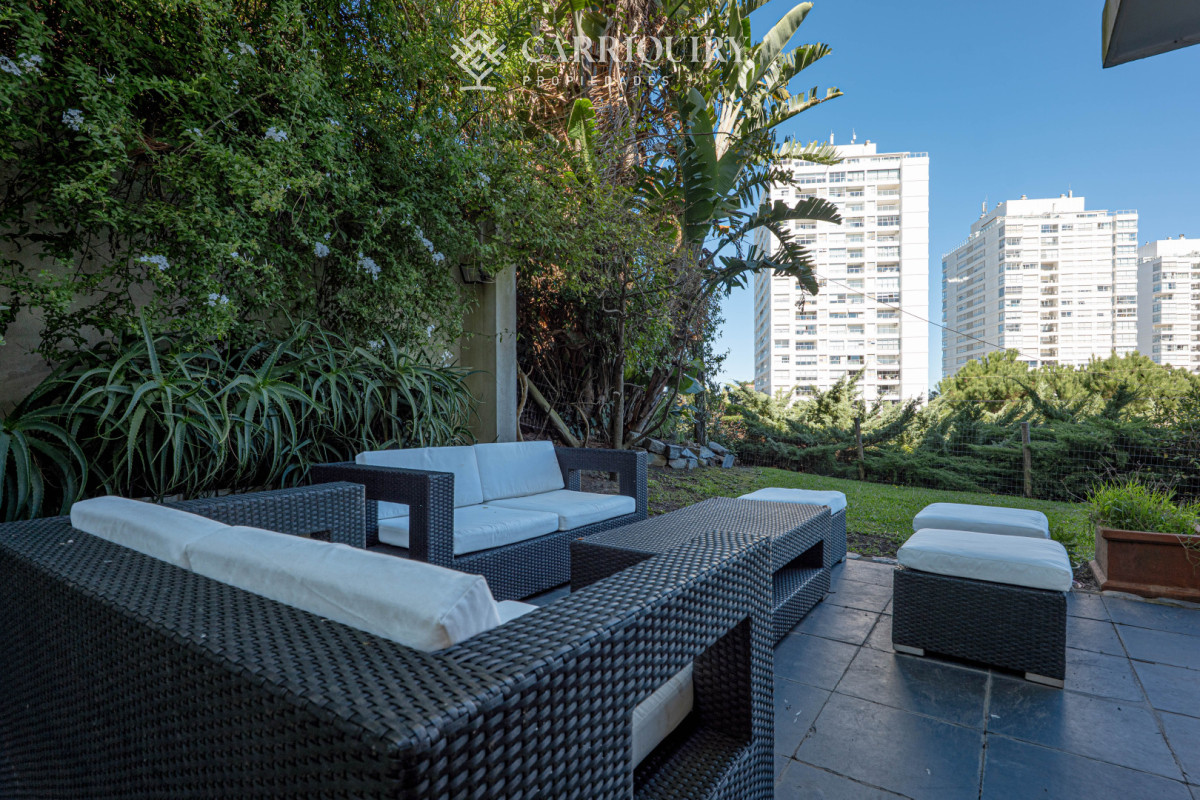 Apartamento ID.10050 - Apartamento en Venta 3 Dormitorios - Patio y Prrillero de uso exclusivo - Punta del Este - Playa Mansa