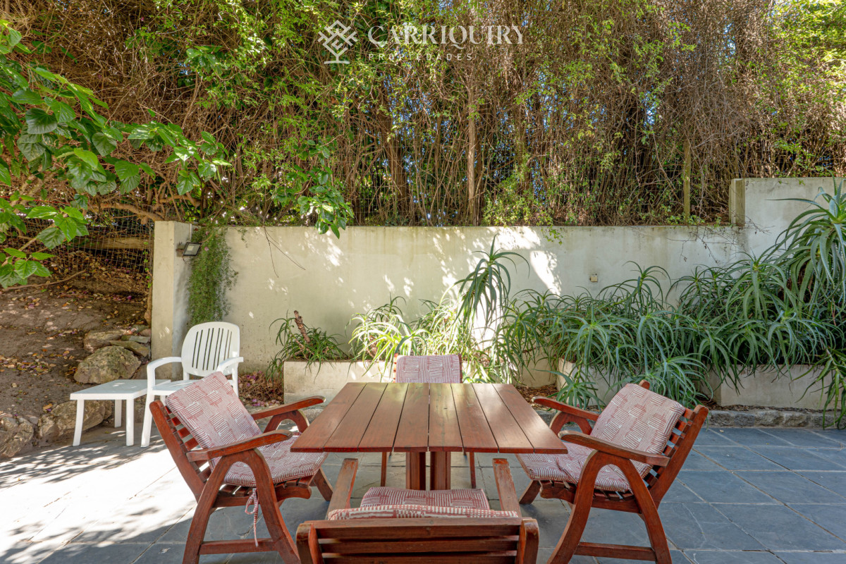 Apartamento ID.10050 - Apartamento en Venta 3 Dormitorios - Patio y Prrillero de uso exclusivo - Punta del Este - Playa Mansa