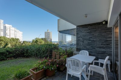 Apartamento en Venta 3 Dormitorios - Patio y Prrillero de uso exclusivo - Punta del Este - Playa Mansa
