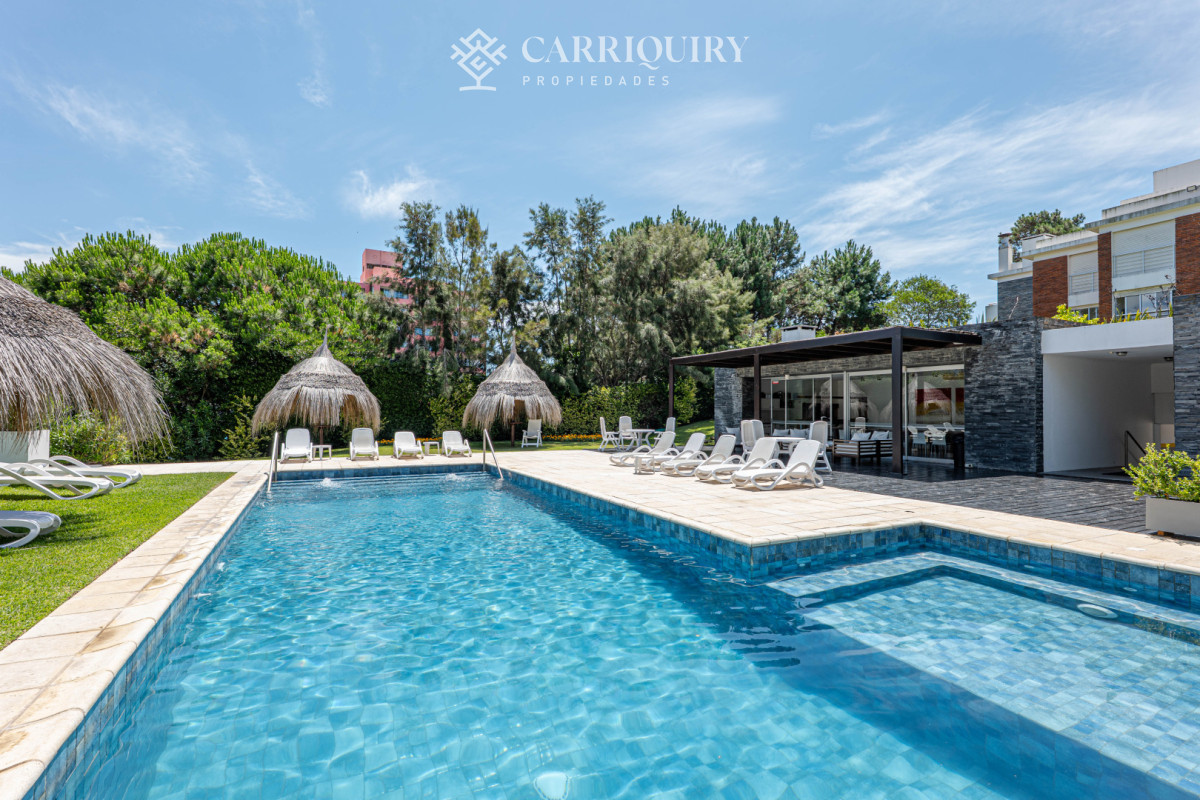 Apartamento ID.10050 - Apartamento en Venta 3 Dormitorios - Patio y Prrillero de uso exclusivo - Punta del Este - Playa Mansa