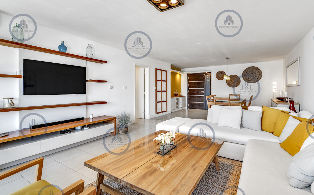Apartamento de 3 dormitorios en alquiler de Verano , Punta del Este , Playa Brava — fotografía 4