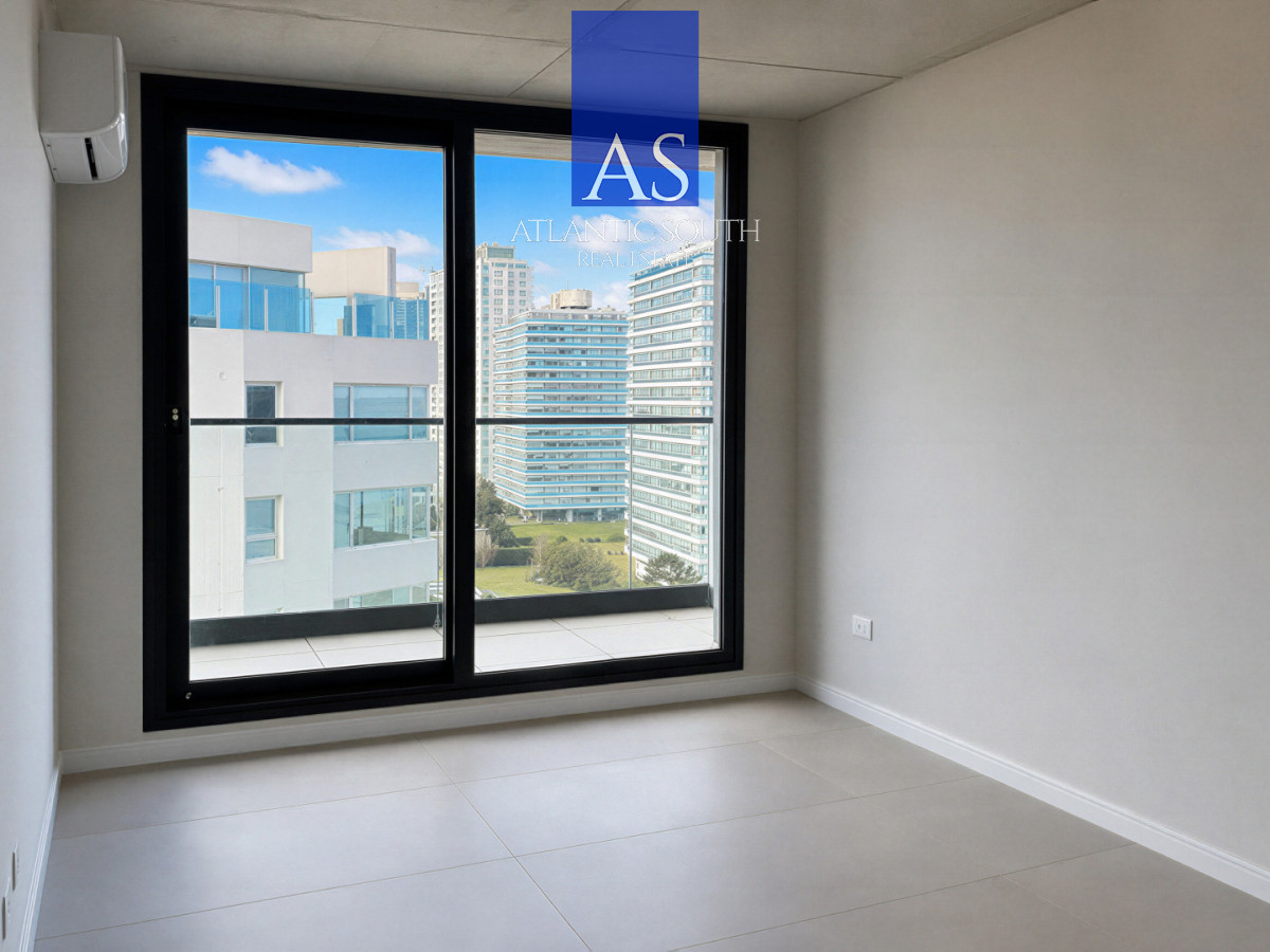 Apartamento ID.5221 - Apartamento casi a estrenar con vista al mar 2 Dormitorios Playa Brava - Punta del Este