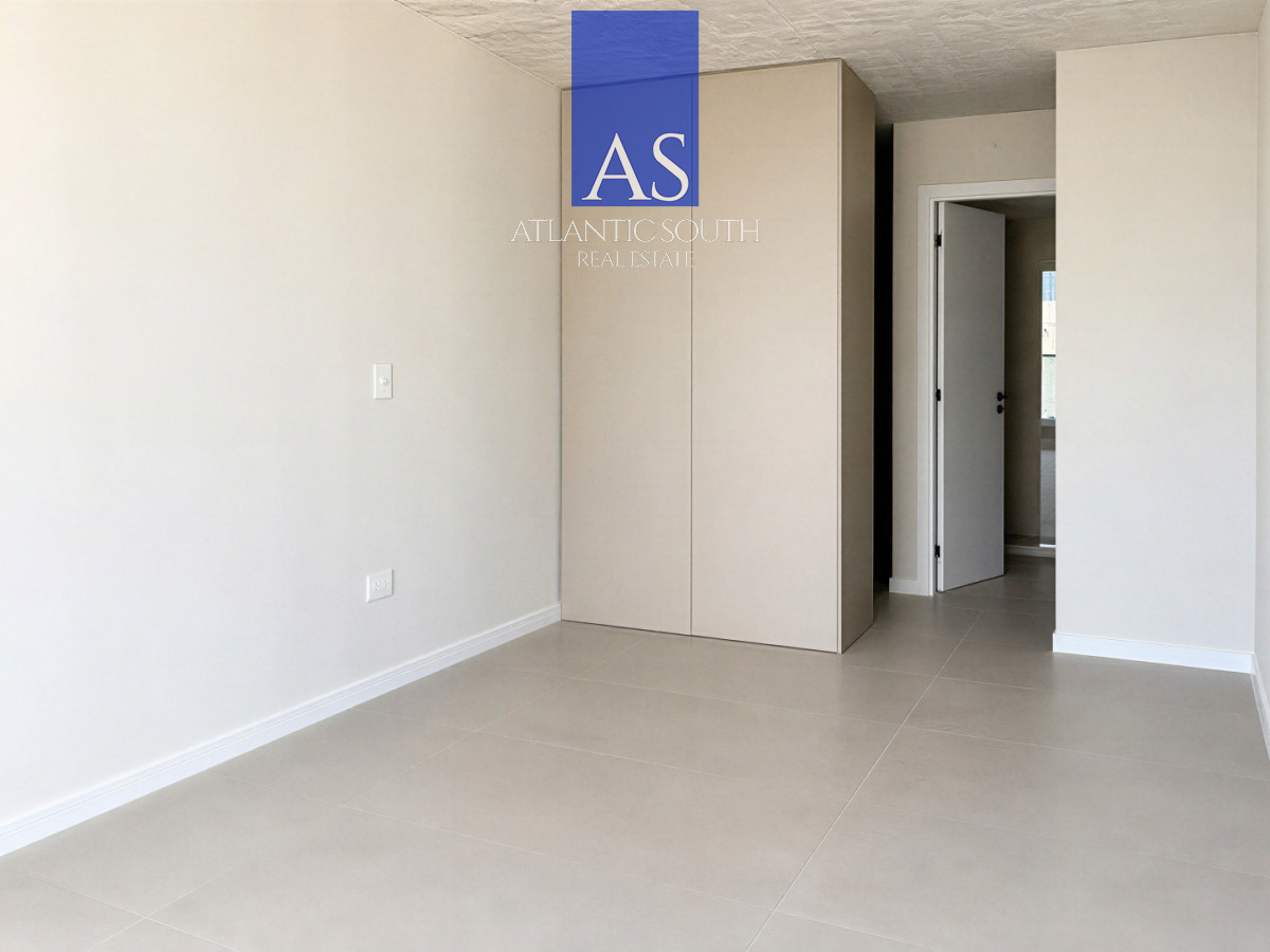 Apartamento ID.5221 - Apartamento casi a estrenar con vista al mar 2 Dormitorios Playa Brava - Punta del Este