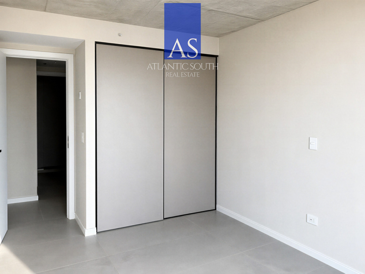 Apartamento ID.5221 - Apartamento casi a estrenar con vista al mar 2 Dormitorios Playa Brava - Punta del Este