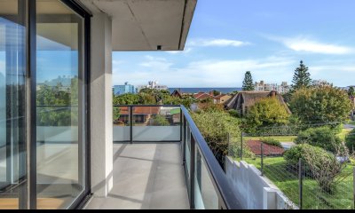 Venta apartamento 2 Dormitorios a 200 metros del Mar, Playa Mansa, Punta del Este