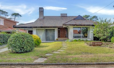 Casa en venta 3 dormitorios en  Playa Mansa,  Punta del Este