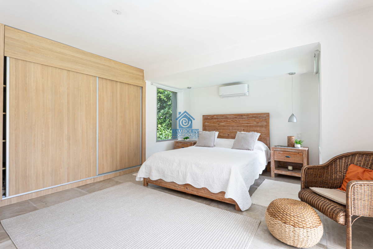 Casa ID.1030 - Casa en Alquiler Anual - 5 Dormitorios en Suite - Barrio Golf - Punta del Este