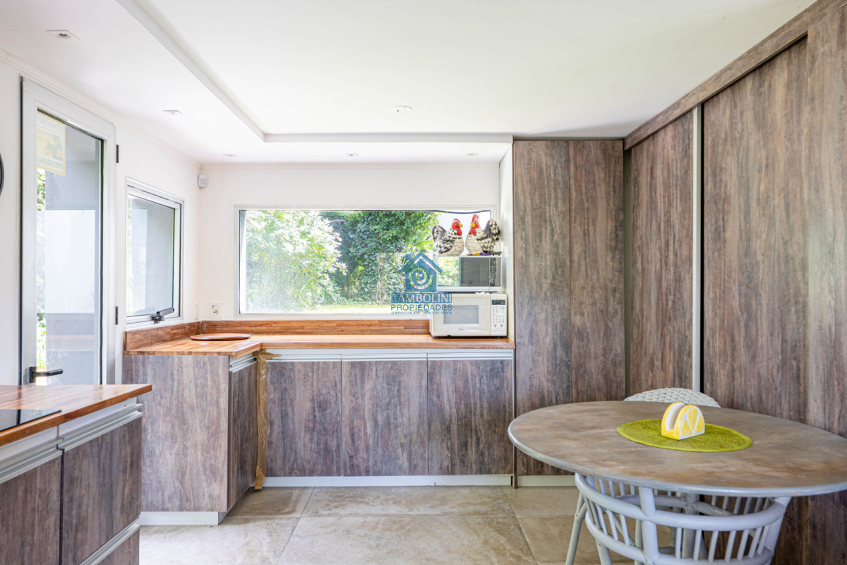 Casa ID.1030 - Casa en Alquiler Anual - 5 Dormitorios en Suite - Barrio Golf - Punta del Este