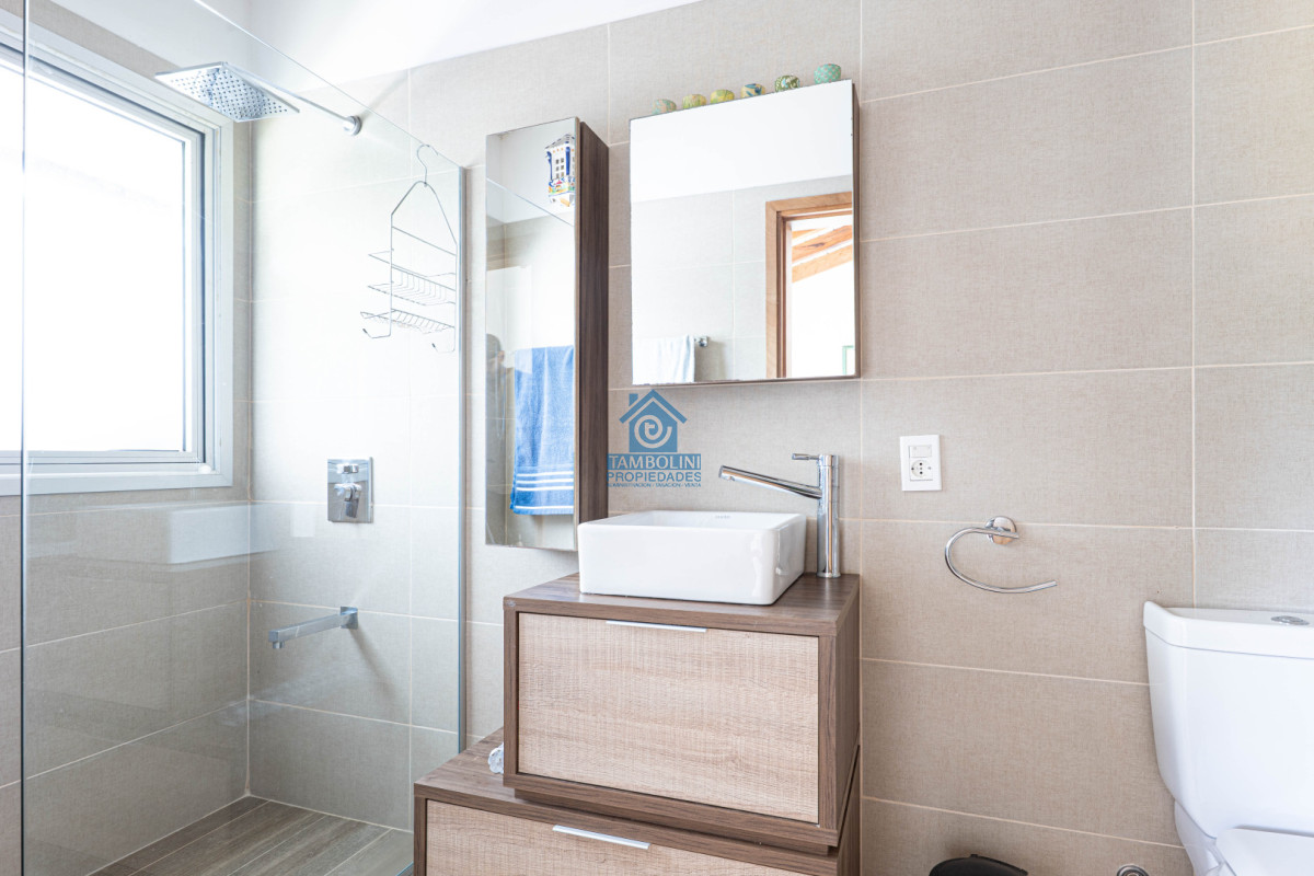 Casa ID.1030 - Casa en Alquiler Anual - 5 Dormitorios en Suite - Barrio Golf - Punta del Este