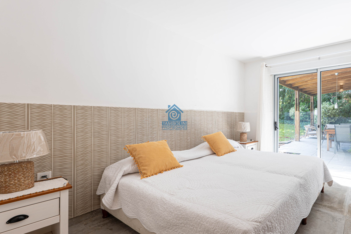 Casa ID.1030 - Casa en Alquiler Anual - 5 Dormitorios en Suite - Barrio Golf - Punta del Este