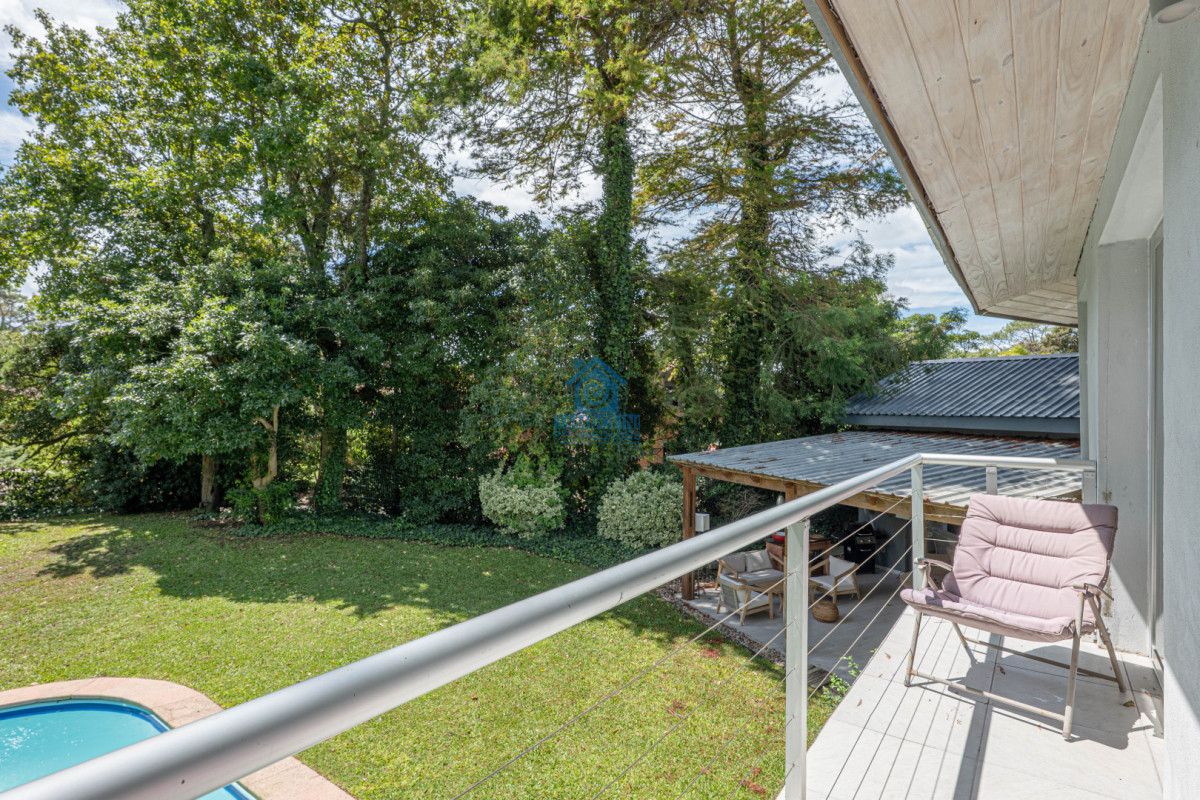 Casa ID.1030 - Casa en Alquiler Anual - 5 Dormitorios en Suite - Barrio Golf - Punta del Este