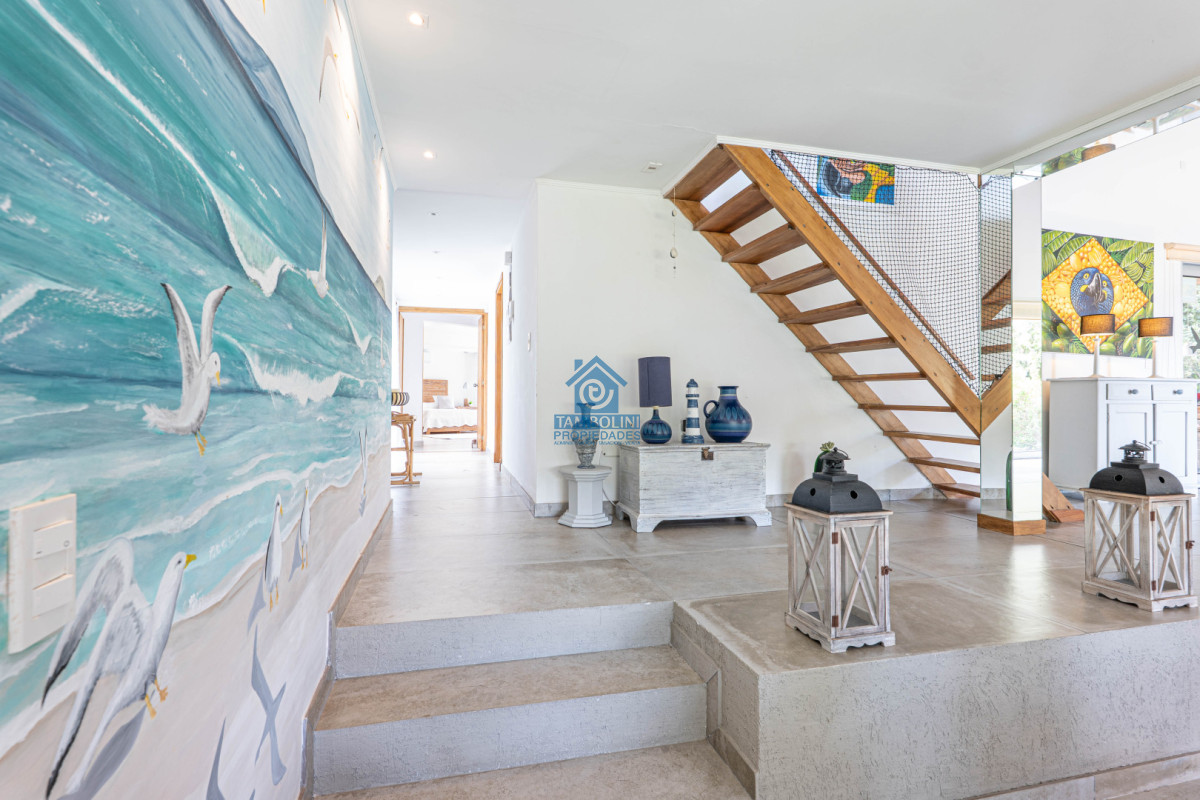 Casa ID.1030 - Casa en Alquiler Anual - 5 Dormitorios en Suite - Barrio Golf - Punta del Este