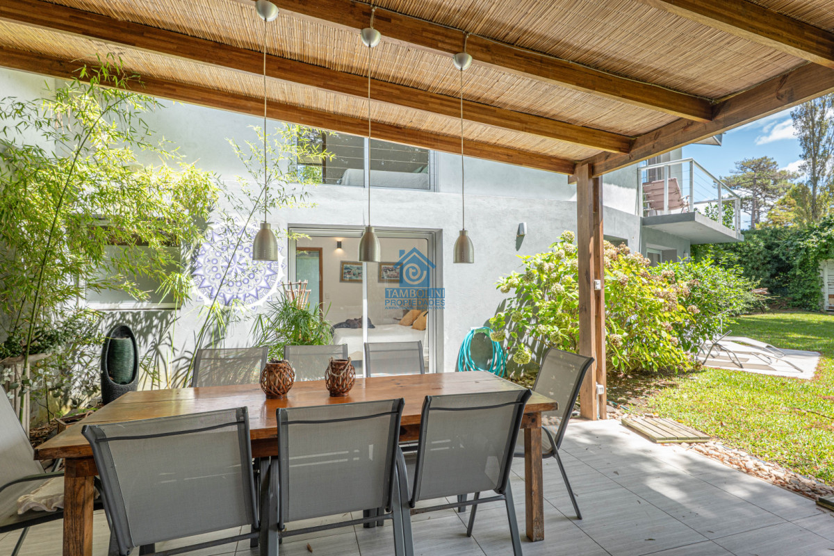 Casa ID.1030 - Casa en Alquiler Anual - 5 Dormitorios en Suite - Barrio Golf - Punta del Este