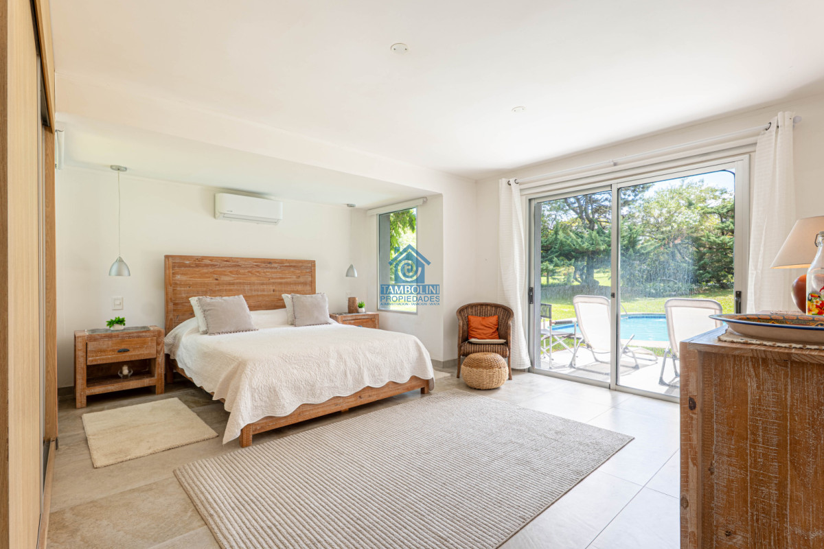 Casa ID.1030 - Casa en Alquiler Anual - 5 Dormitorios en Suite - Barrio Golf - Punta del Este