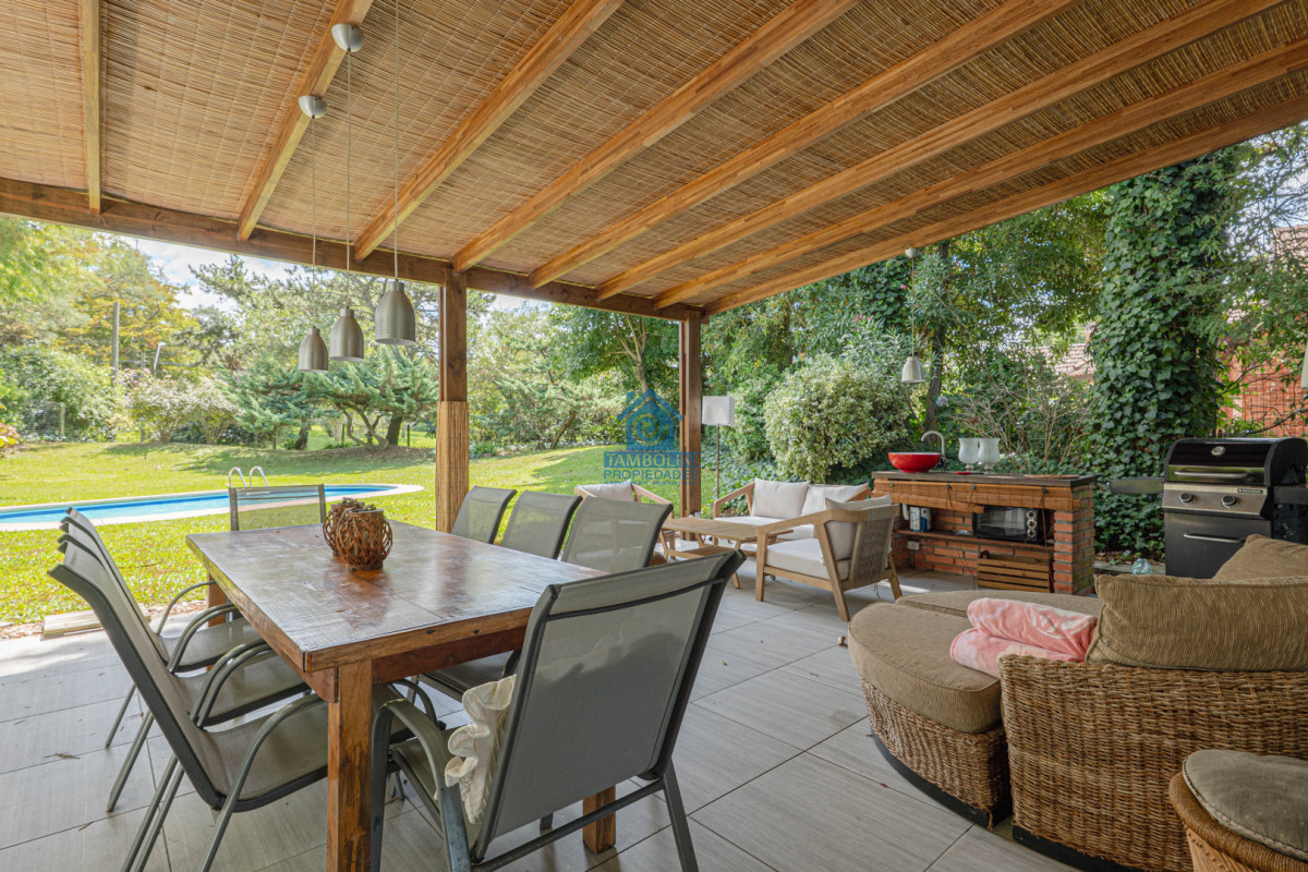 Casa ID.1030 - Casa en Alquiler Anual - 5 Dormitorios en Suite - Barrio Golf - Punta del Este